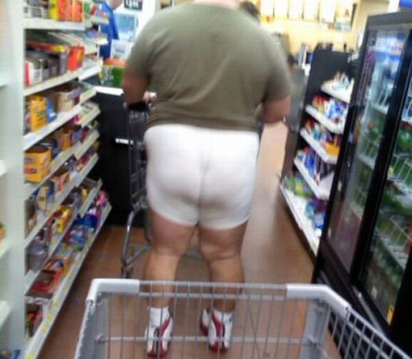 Weird People In Shops (55 pics)