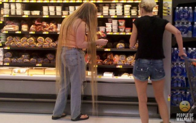 Weird People In Shops (55 pics)