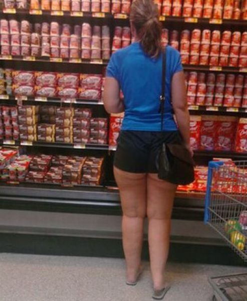 Weird People In Shops (55 pics)