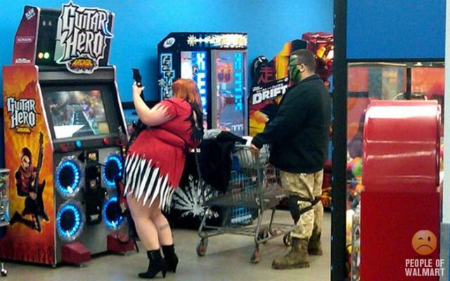 Weird People In Shops (55 pics)