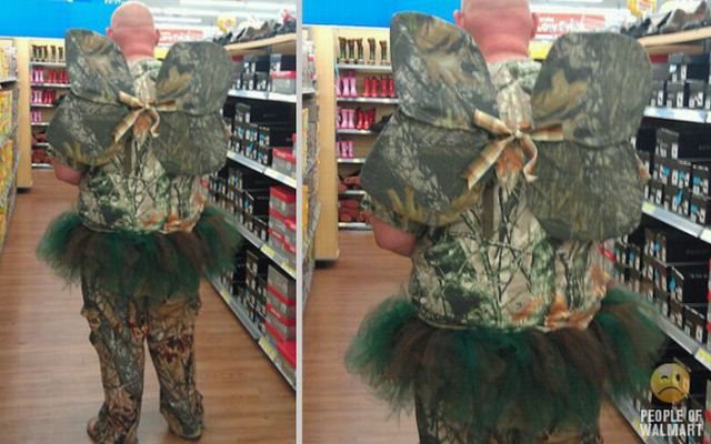 Weird People In Shops (55 pics)