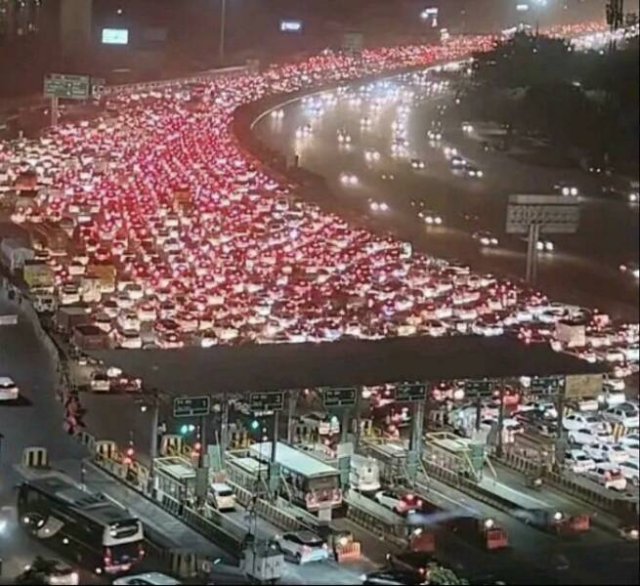 Urban Dystopia In Real Life (18 pics)