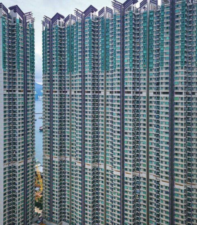 Urban Dystopia In Real Life (18 pics)