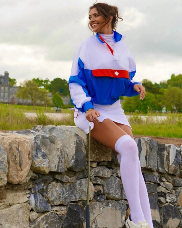 Girls And Golf (52 pics)