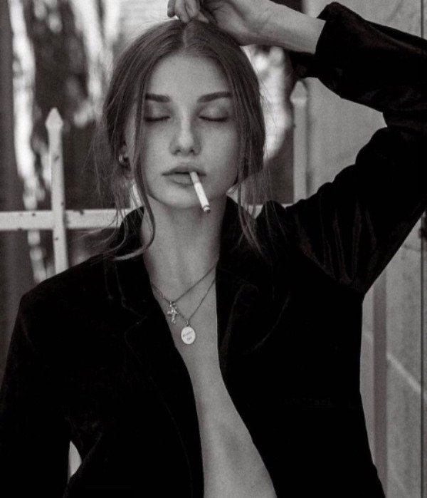 Braless Girls (36 pics)
