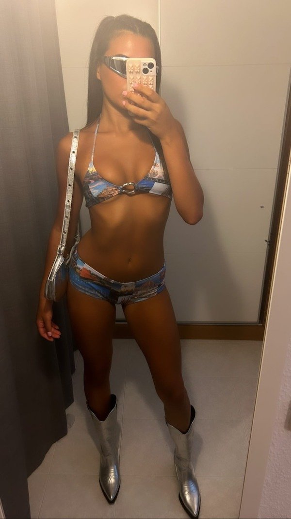 Bikini Girls (59 pics)