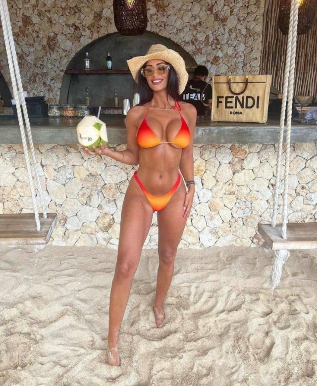 Bikini Girls (43 pics)