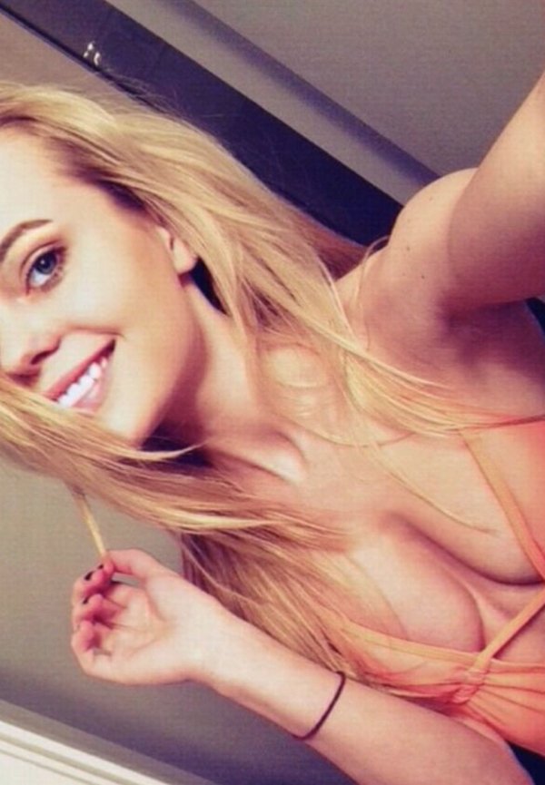 Blondes And Brunettes (33 pics)