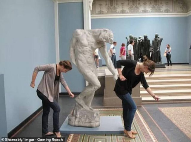 Funny Photos With Statues (21 pics)