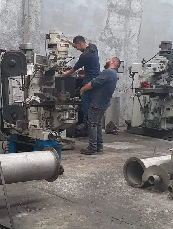 What Is Going On Here? (30 pics)