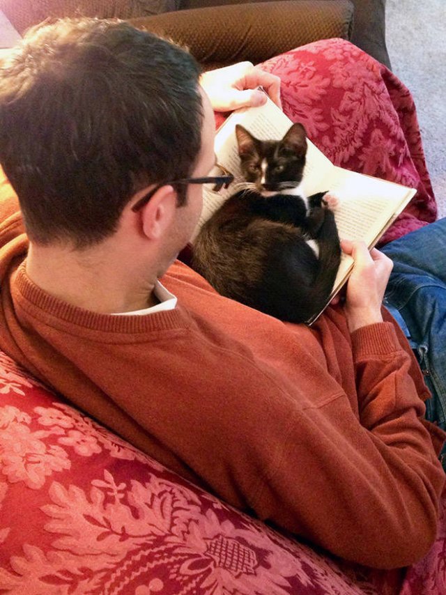 They Don't Care About Personal Space (22 pics)