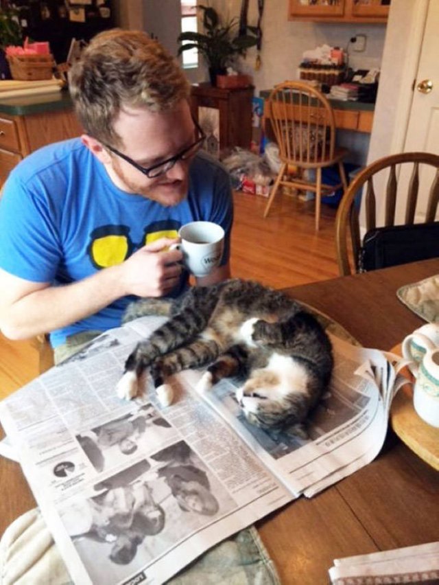 They Don't Care About Personal Space (22 pics)