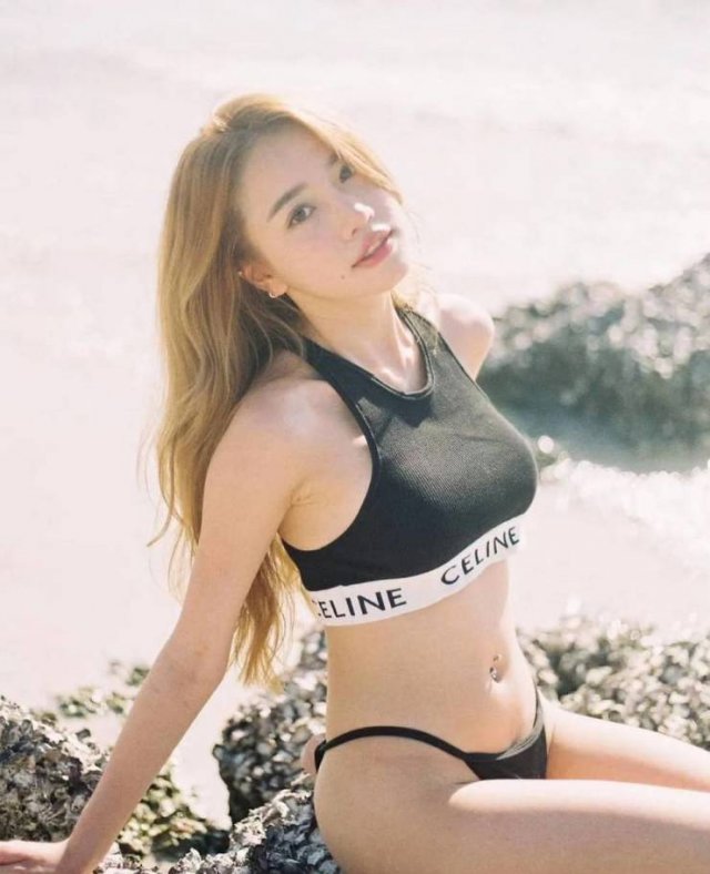 Asian Girls (33 pics)