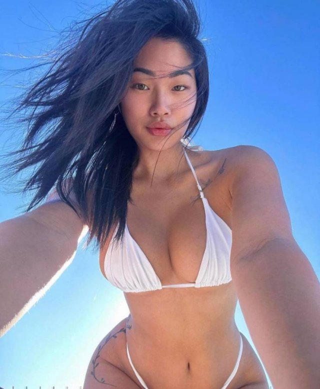 Asian Girls (33 pics)
