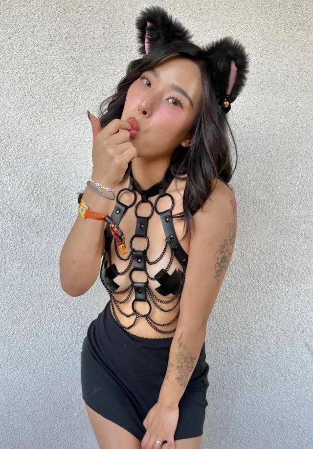 Asian Girls (33 pics)