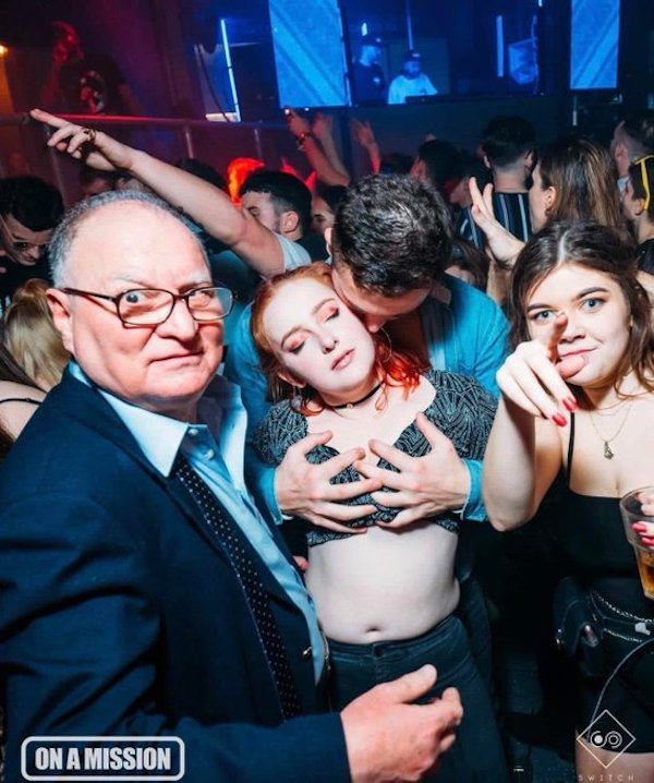 Weird Photos From Nightclubs (24 pics)