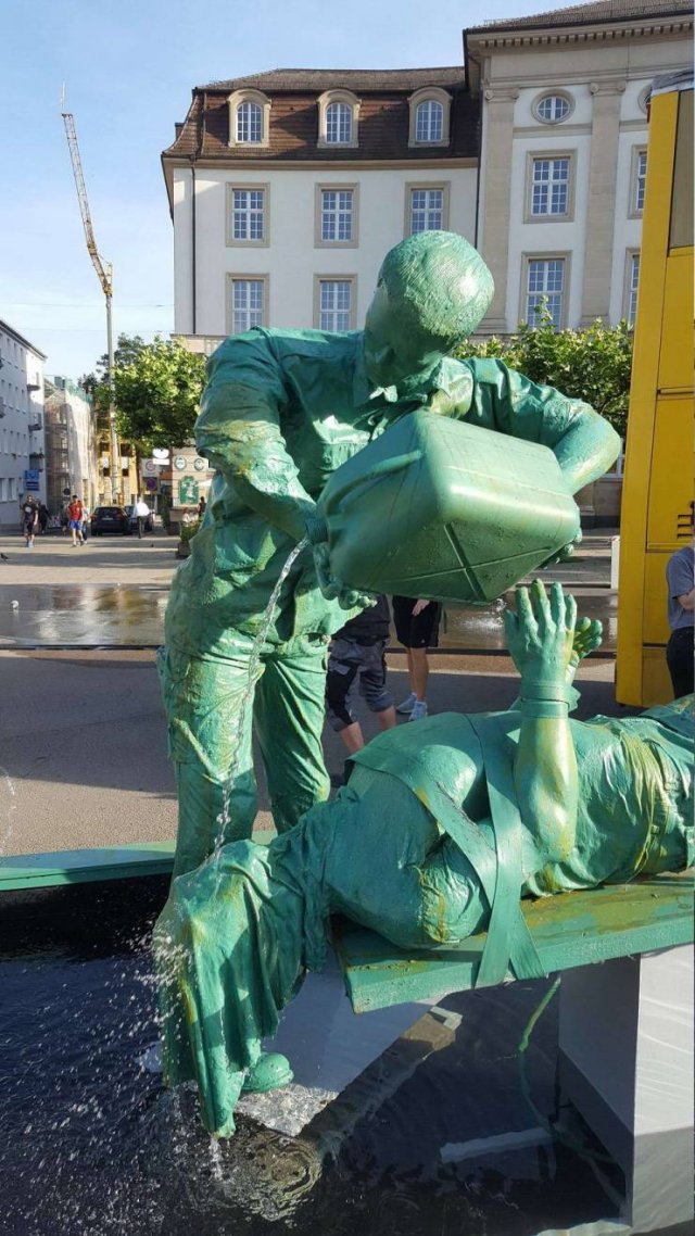What Is Going On Here? (57 pics)