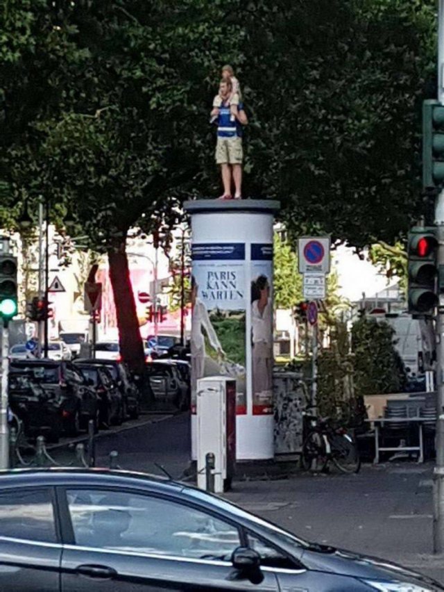 What Is Going On Here? (57 pics)