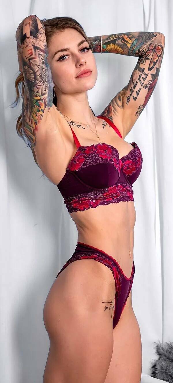 Girls In Lingerie (52 pics)