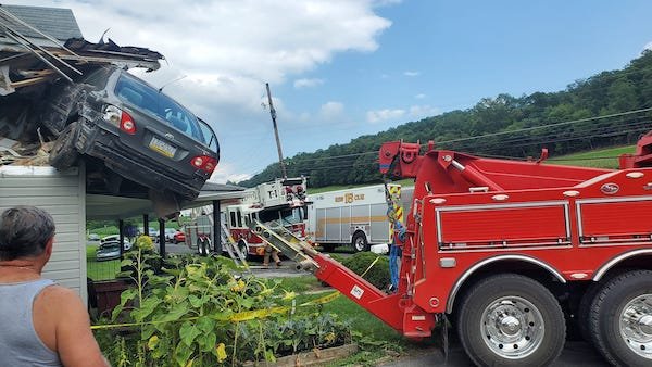 How Did The Car Crash Into The Second Floor Of The House? (18 pics)