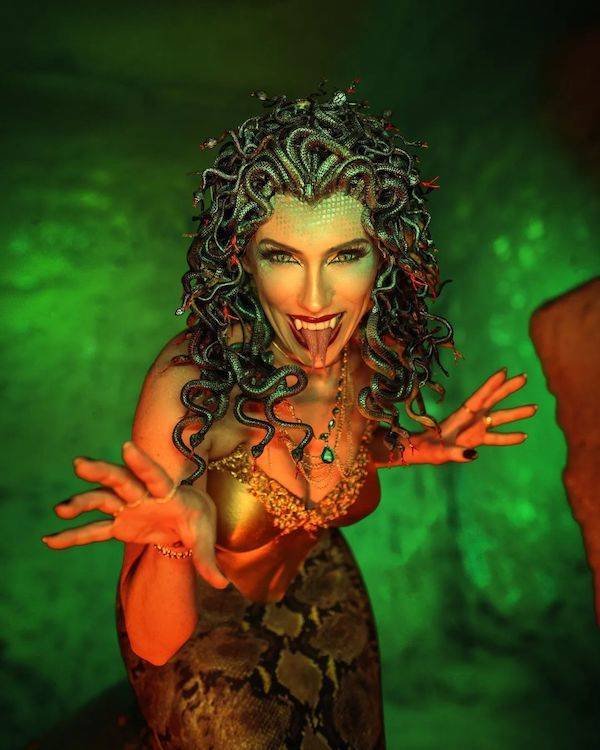 Cosplay Girls (35 pics)