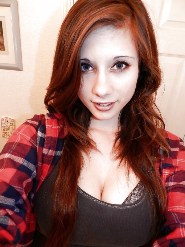 Blondes And Brunettes (26 pics)