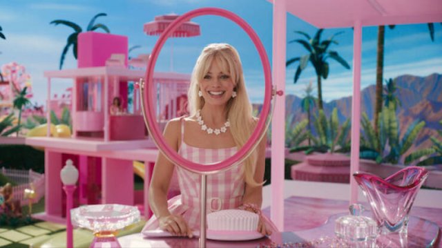 Movies That Made Over A Billion Dollars (27 pics)