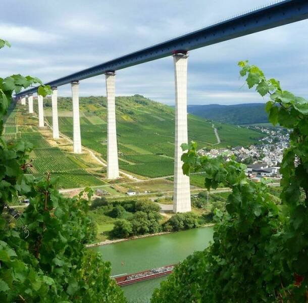 Awesome Infrastructure In Different Countries (20 pics)