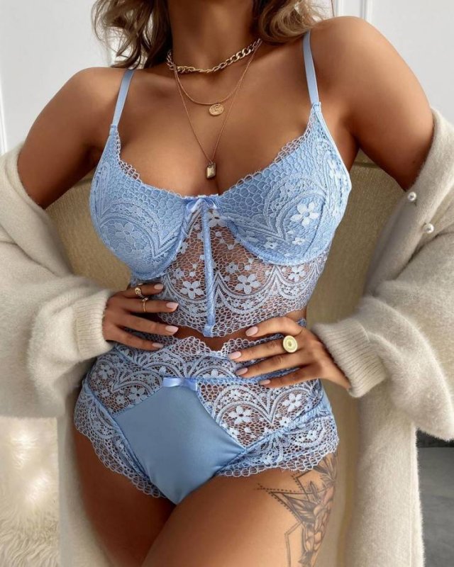 Girls In Lingerie (45 pics)