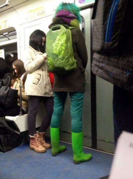 Weird People In The Subway (33 pics)