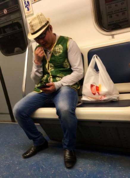 Weird People In The Subway (33 pics)