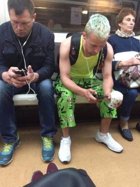 Weird People In The Subway (33 pics)