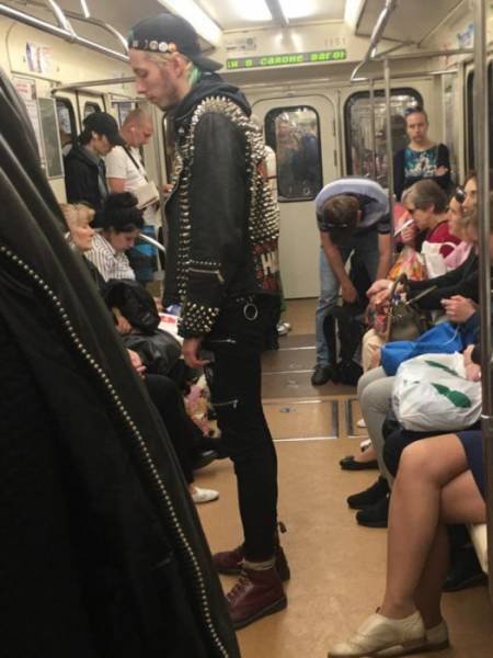 Weird People In The Subway (33 pics)