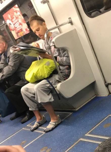 Weird People In The Subway (33 pics)