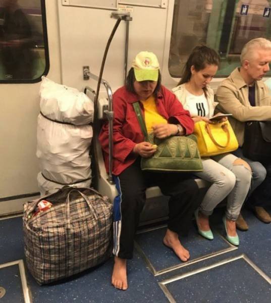 Weird People In The Subway (33 pics)