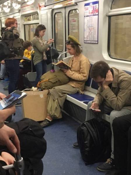 Weird People In The Subway (33 pics)