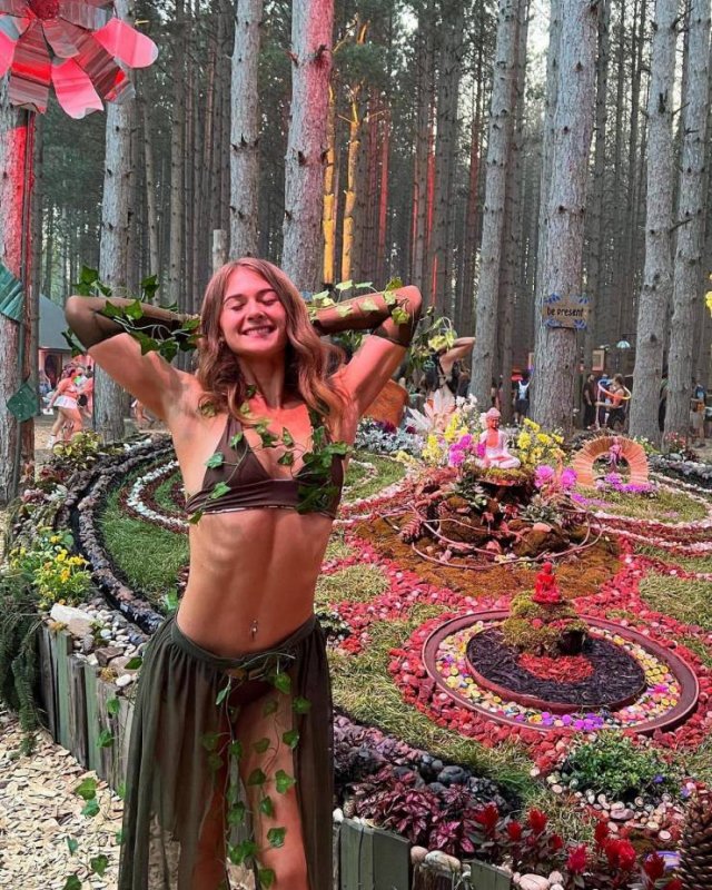 Girls At Music Festivals (45 pics)