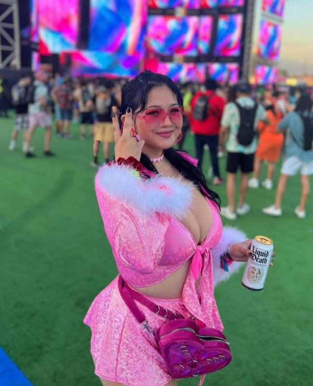Girls At Music Festivals (45 pics)