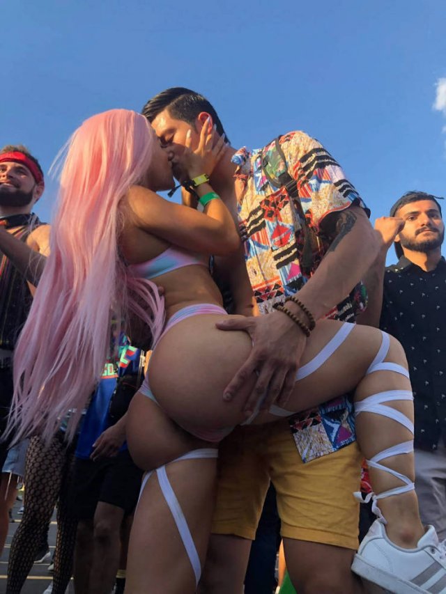 Girls At Music Festivals (45 pics)