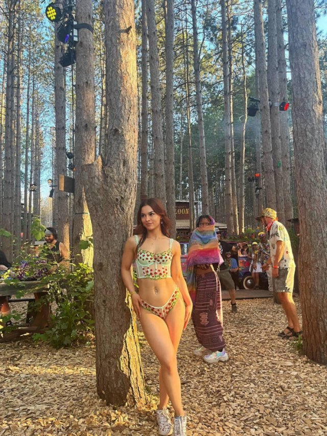 Girls At Music Festivals (45 pics)
