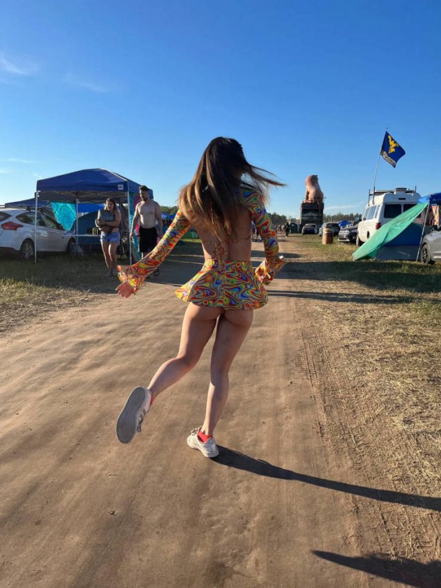Girls At Music Festivals (45 pics)