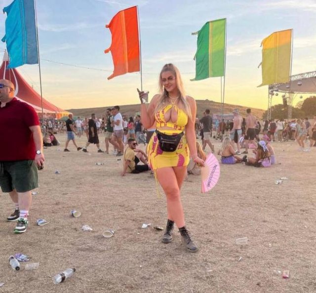 Girls At Music Festivals (45 pics)