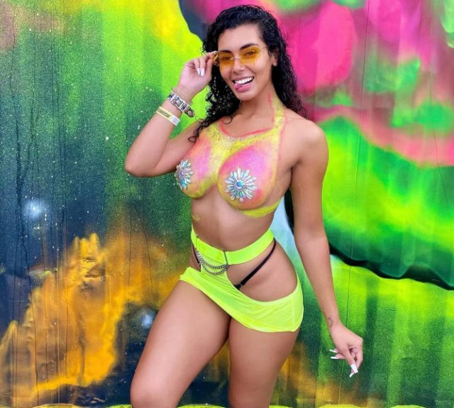 Girls At Music Festivals (45 pics)