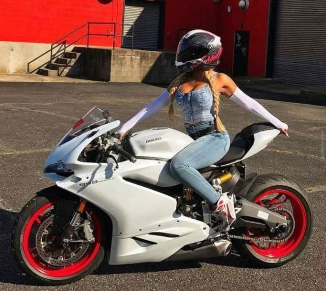 Girls With Cars And Bikes (53 pics)