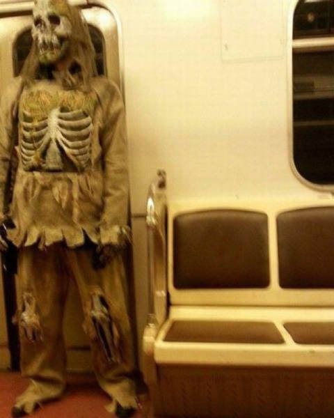 Odd People In The Subway (51 pics)