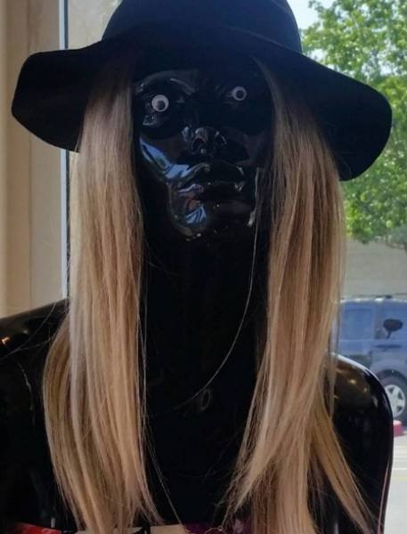 What Is Going On Here? (39 pics)