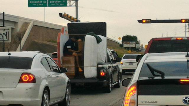 What Is Going On Here? (39 pics)