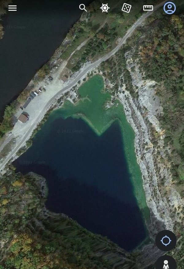 Unusual Finds On Google Earth (25 pics)