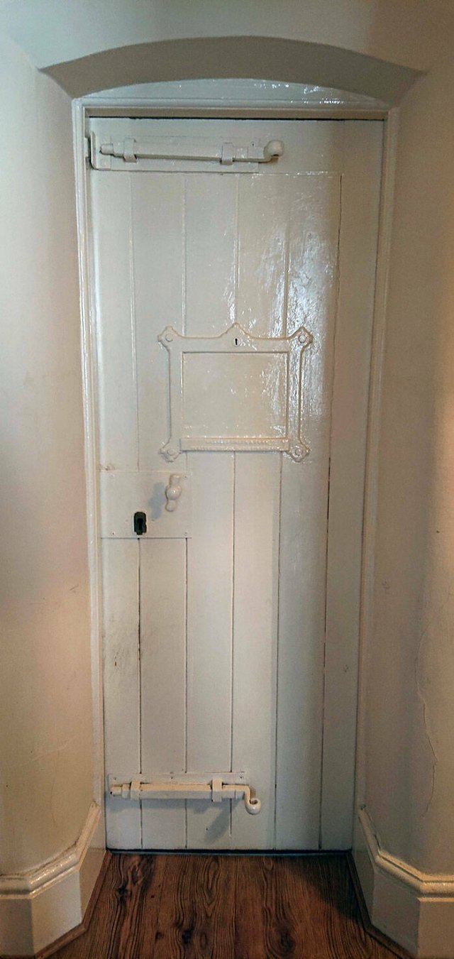 Hidden And Interesting Surprises In Old Houses (19 pics)