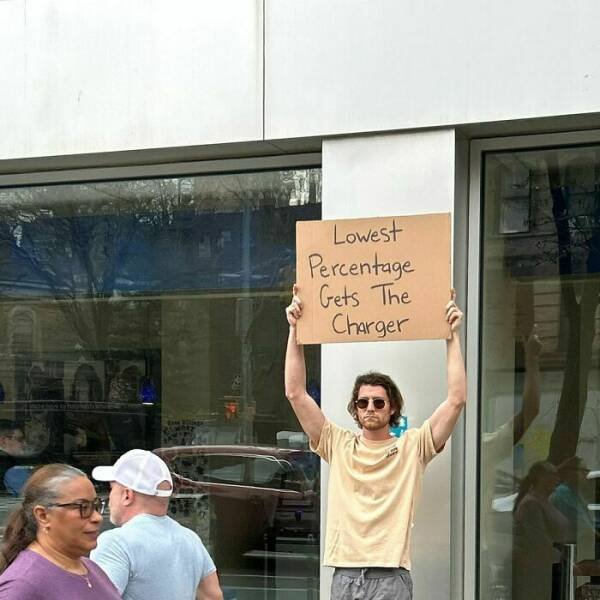 Funny And Truthful Thoughts Of A Guy With A Sign (20 pics)